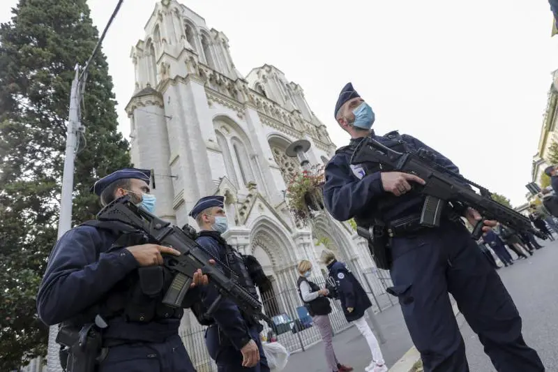 "Islamici hanno diritto di uccidere i francesi". Bufera sull'ex premier malese