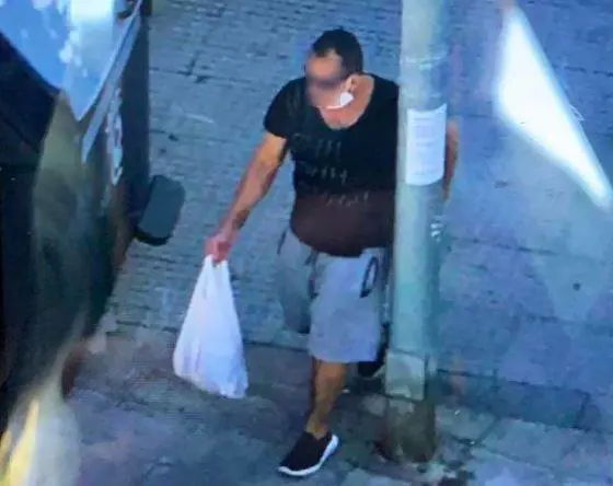"Nel sacchetto c'è una testa". Ed è quella mozzata del vicino di casa