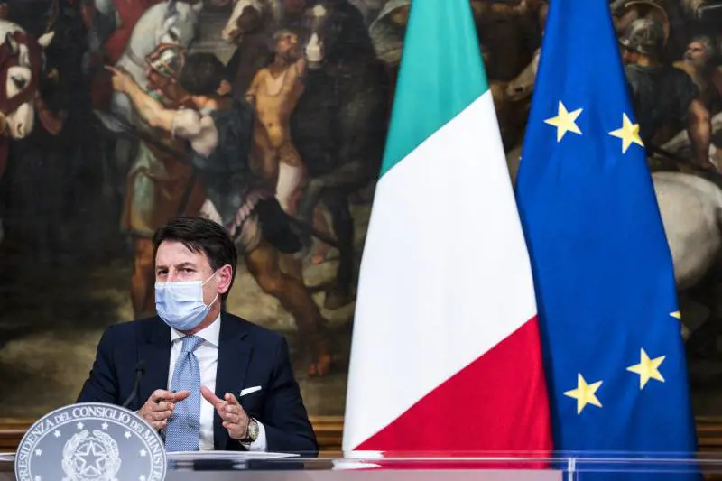 No ai nuovi criteri e Conte ora chiude "Un Natale sobrio e senza abbracci"
