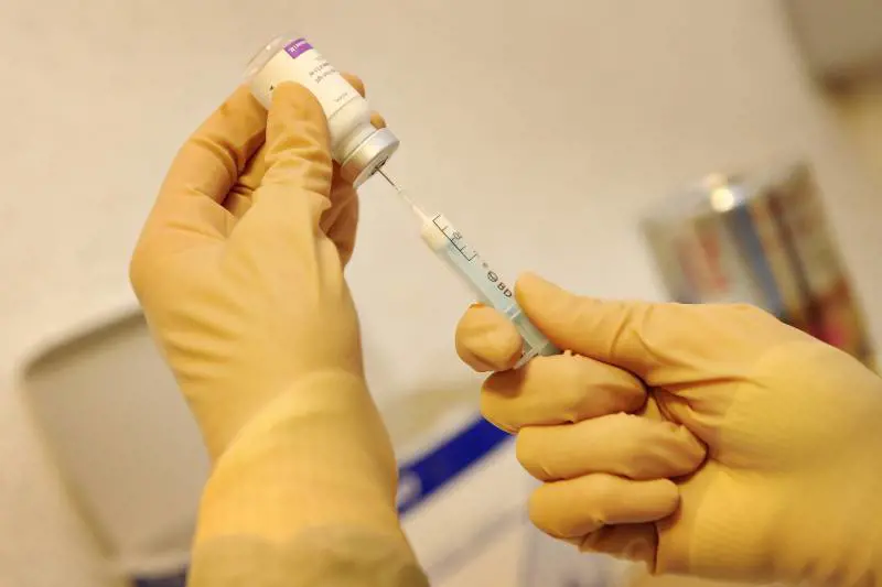 Il patto segreto per il vaccino: "A gennaio 3,4 milioni di dosi"