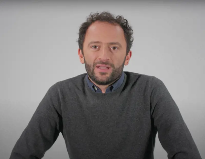 Una vita di corsa tra soldi, lusso e sesso estremo