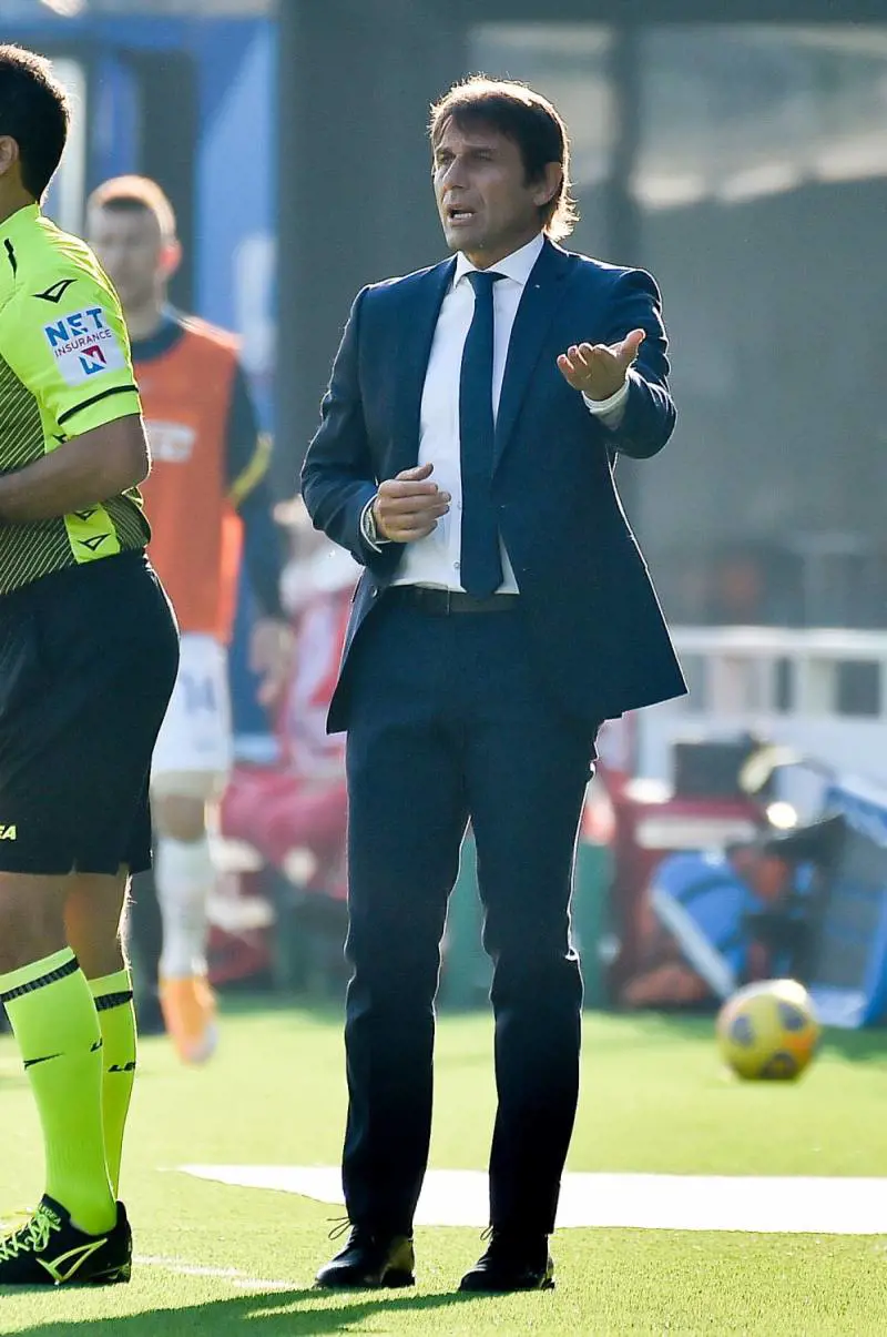 "Toglietegli il vino dalla tavola...". Conte sbrocca, ma la realtà è un’altra