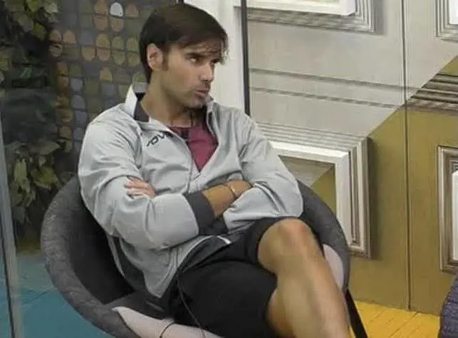 Gf Vip, incidente 'horror' per Massimiliano Morra: "C'è l'osso fuori"