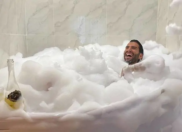 "Noi al massimo un bidet ci possiamo fare", Federico Fashion Style fa infuriare i fan