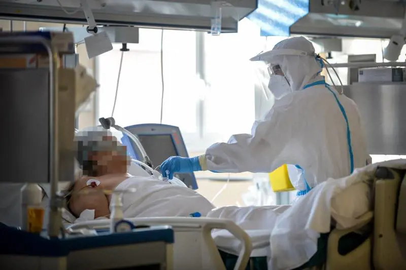 Salgono ancora le vittime Un positivo ogni 6 tamponi