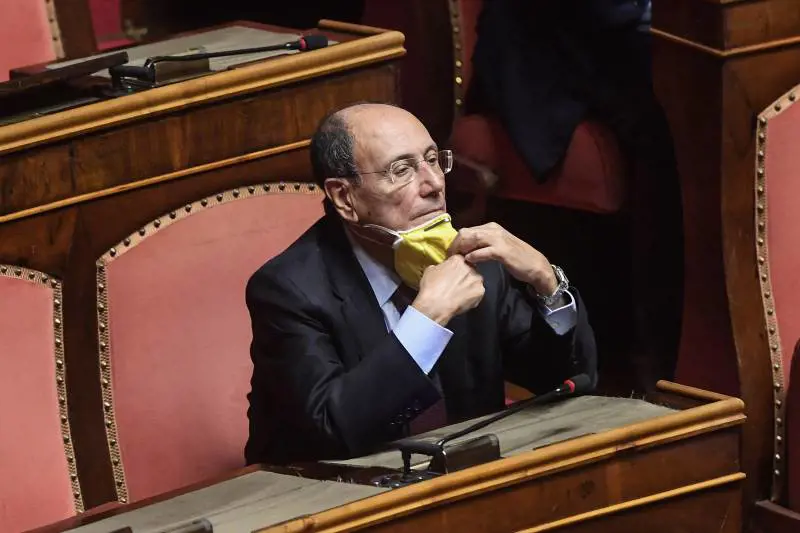 "Attento devi stare...". Lettera minatoria per Berlusconi e Schifani