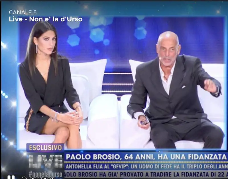 Paolo Brosio diviso tra amore e messaggi telefonici molto sospetti