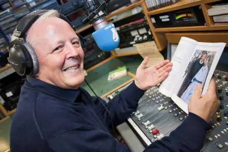 Il direttore di Radio Maria: "Salvini ha ritrovato la fede. Gli mando sms..."