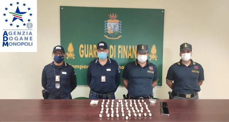 66 ovuli nello stomaco: così il pusher nigeriano portava l'eroina in Italia