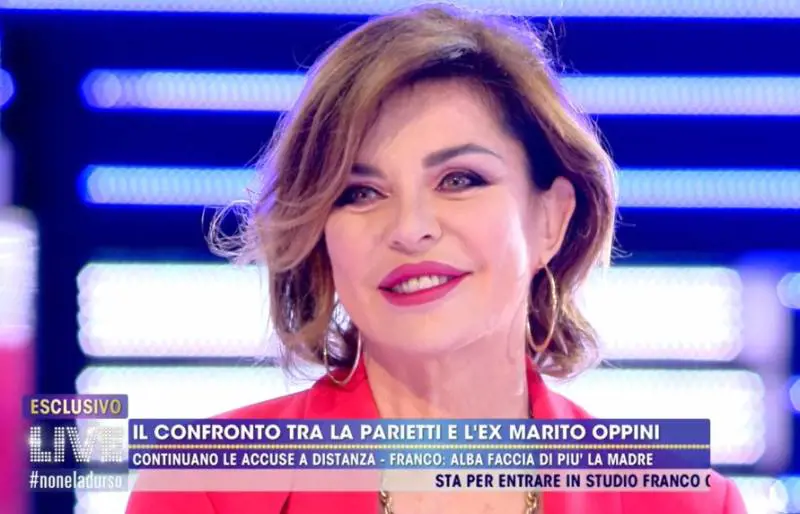 Alba Parietti prima la spara poi ci ripensa: "Vado in tv per mantenere le mie tre ville"
