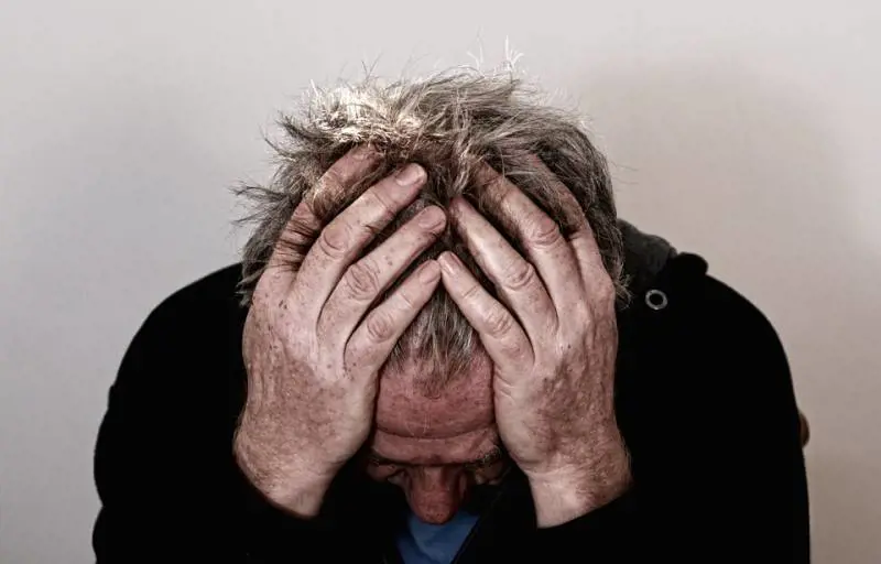 Strascichi sulle capacità mentali. Una "nebbia" colpisce il cervello