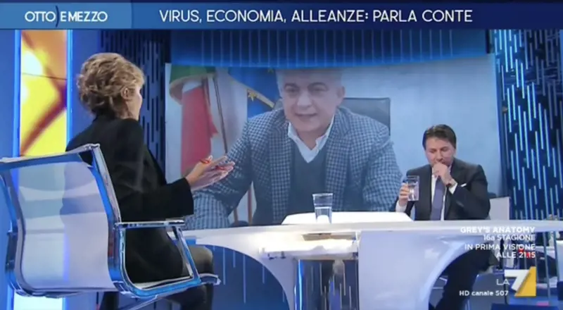 Conte in tv: tosse e raffreddore. Bufera social: 'E la mascherina?'