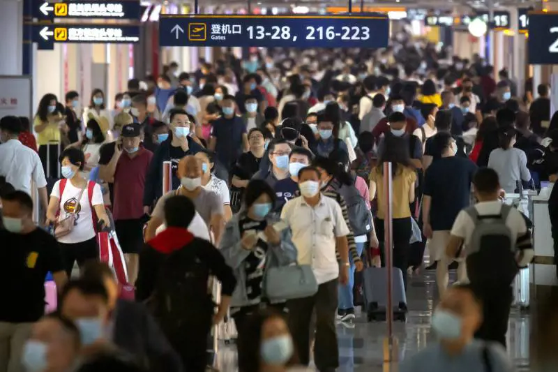 Covid, le autorità di Hong Kong lanciano i "lockdown su agguato"