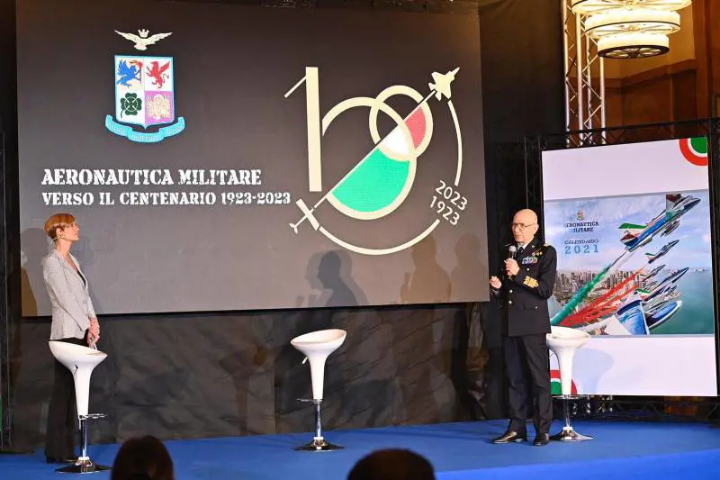 "In squadra per andare lontano", il messaggio dell'Aeronautica per il 2021