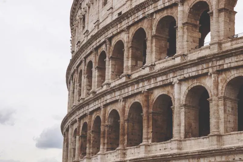 "Cancellate gli antichi Romani"