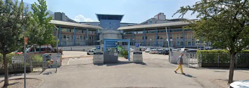 Anziana ricoverata muore e i vicini le rubano 14mila euro in casa
