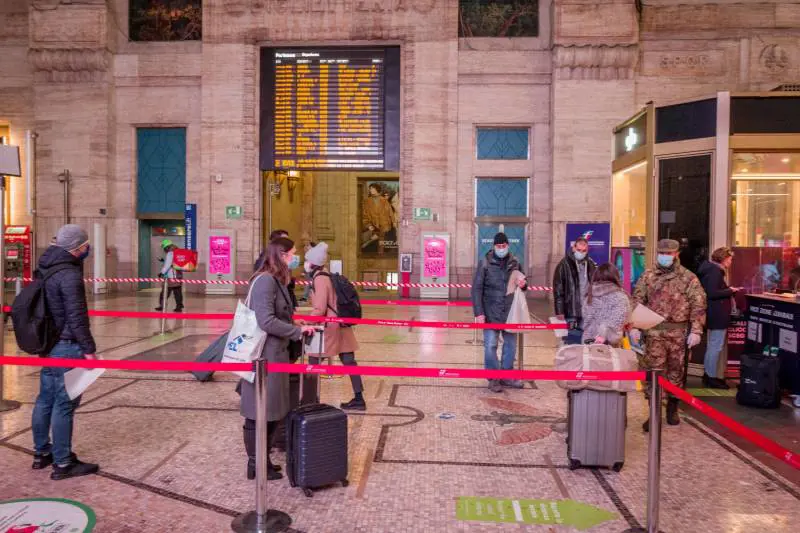 Assalto a stazioni e aeroporti: il grande esodo è (già) iniziato
