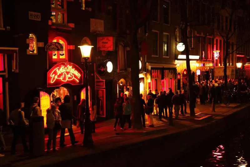 Stretta su alcol e droga. Amsterdam si è stufata del turismo da "sballo"