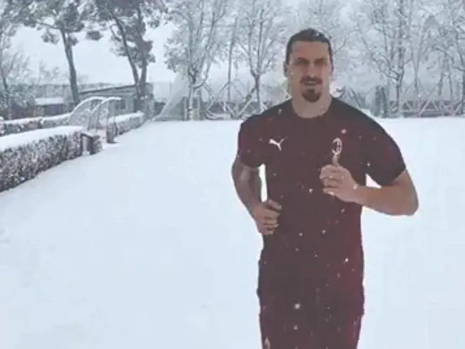 Ibra come Rocky, corre sotto la neve: ''Provate a fermarmi...''