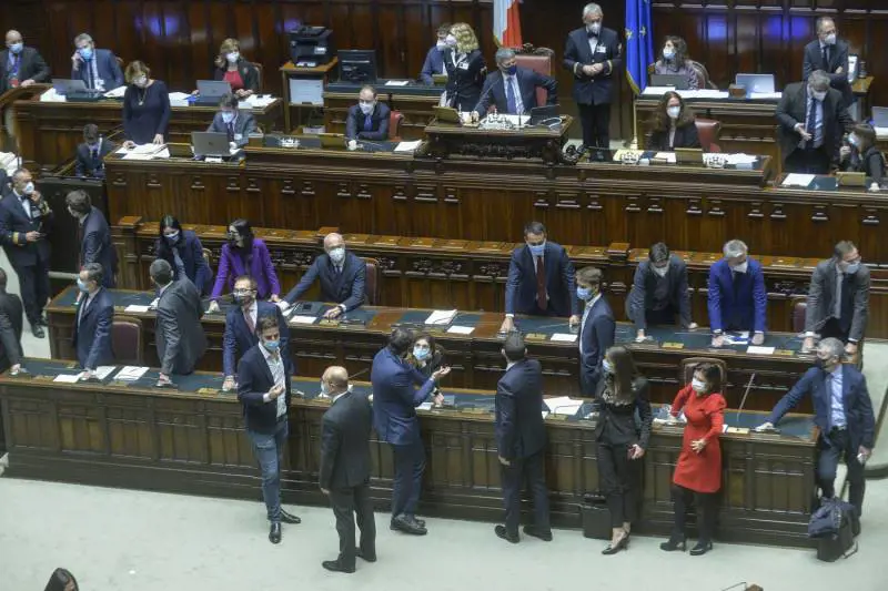 "Conte ha perso la fiducia..." La bomba che scatena la rissa