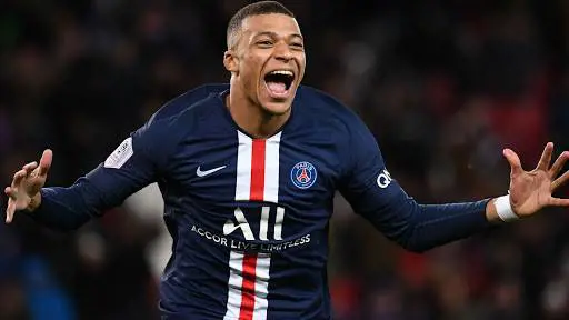 Mbappé via a zero? Guerra col Psg. E gli arabi offrono 300 milioni