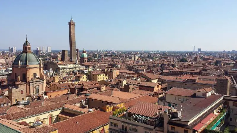 Bologna prima per qualità della vita. L'effetto Covid fa precipitare Milano