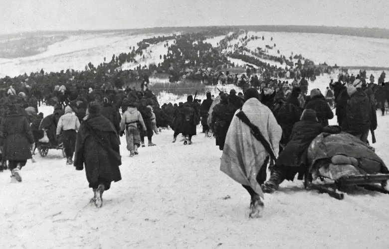 La guerra non risparmia i caduti. Abbattuto il monumento agli Alpini di Russia