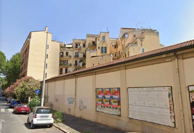 Morso sul labbro, poi l'orrore Lo straniero stupra una 45enne