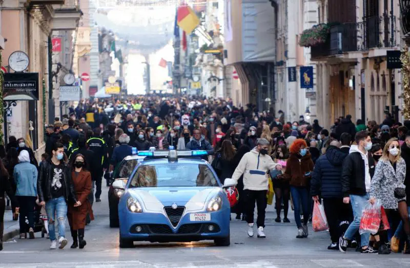 Spostamenti e visite ad amici: a Natale si rischia una stangata di multe