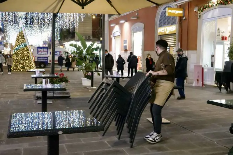 Nuovo ceppo aumenta i rischi: la ripresa sarà a forma di K