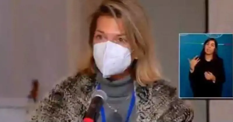 "Scusi, allora perché...", "Basta". Cala il gelo alla conferenza di Conte