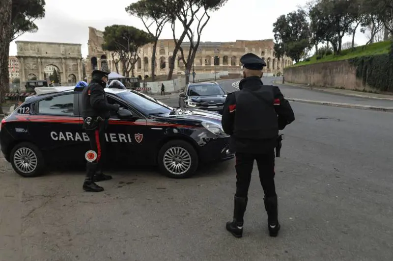 Scontro sulla movida. Spostamenti vietati anche in zona gialla. E restano i limiti alle visite ai parenti