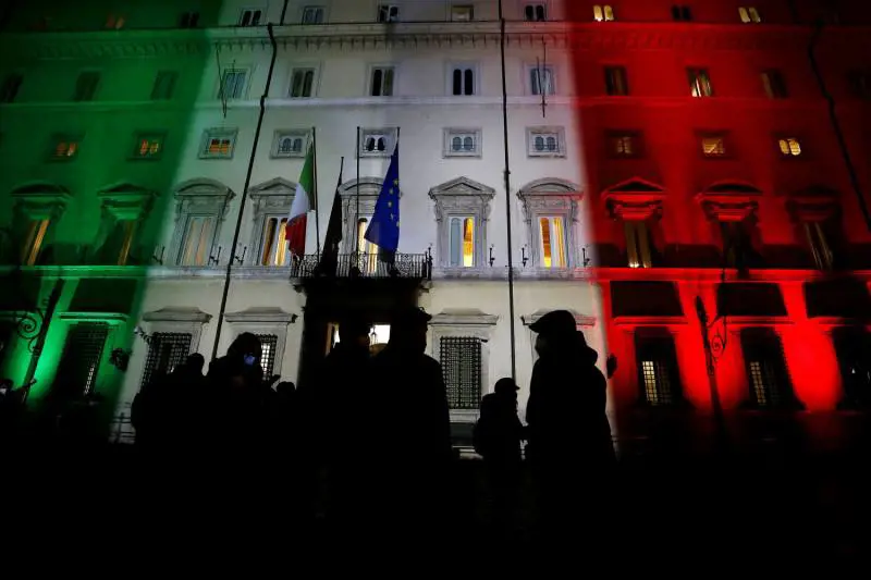 "Mettiamo fine a questa agonia". Lo scontro di fuoco a Palazzo Chigi