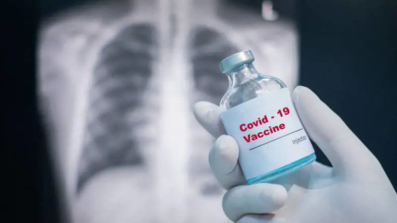 Indonesia, le autorità religiose approvano il vaccino cinese: "Rispetta l'islam"