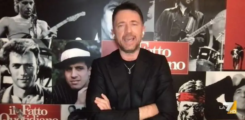 Scanzi insulta ancora: "Salvini porta sfiga"