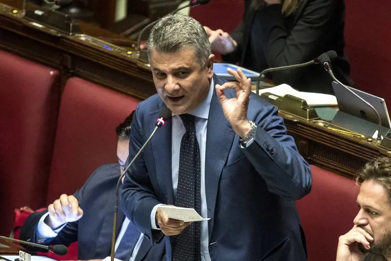 Fallisce il suk dei voti dei "responsabili". E un deputato renziano ritorna nel Pd