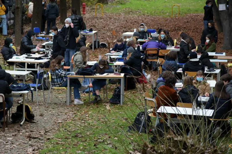 Scuola, sì del Cts. "Chi non le apre ne risponderà". Regioni nel caos
