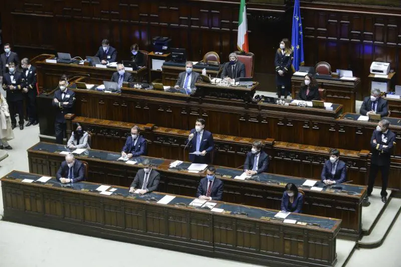 Conte ha la fiducia alla Camera Ma adesso trema per il Senato