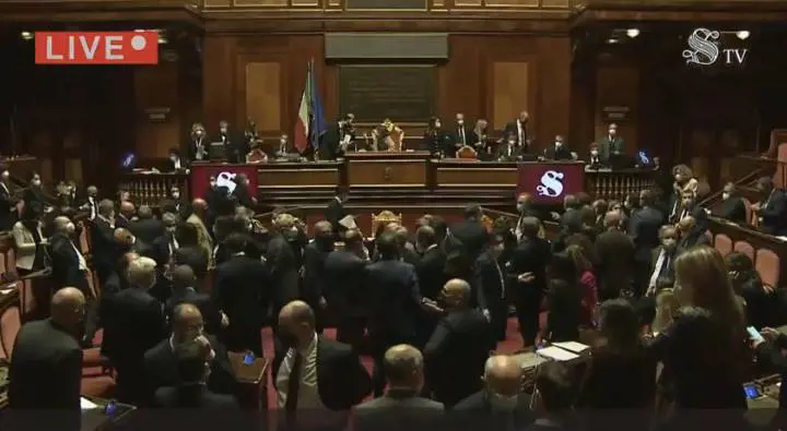 Assembramenti e proteste: al Senato va in scena pure la Var
