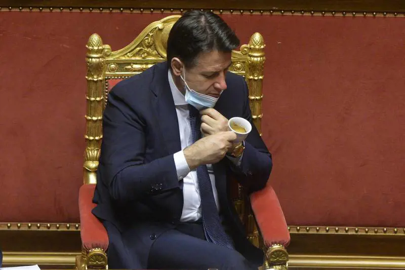 "Fai come Emiliano e De Luca..." Il piano horror per Conte