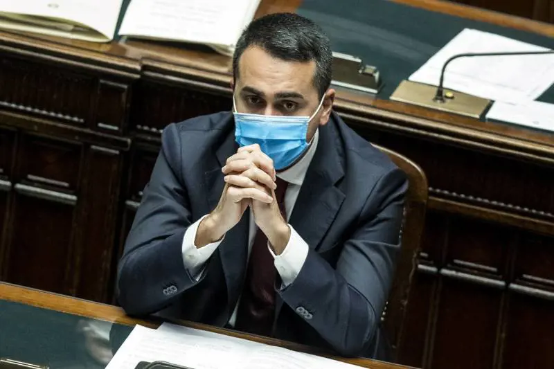 M5s, idea sgambetto per evitare le urne