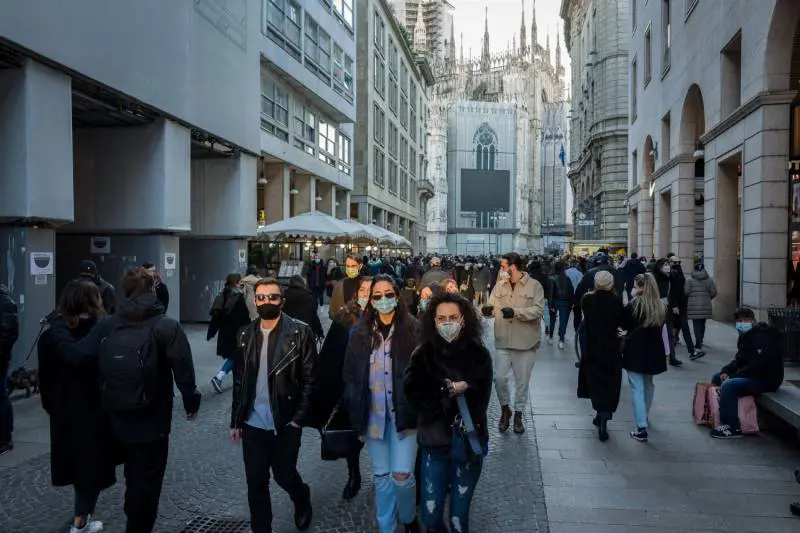 Saldi a meno 20% nei negozi. La Lega: "Via i divieti su orari"