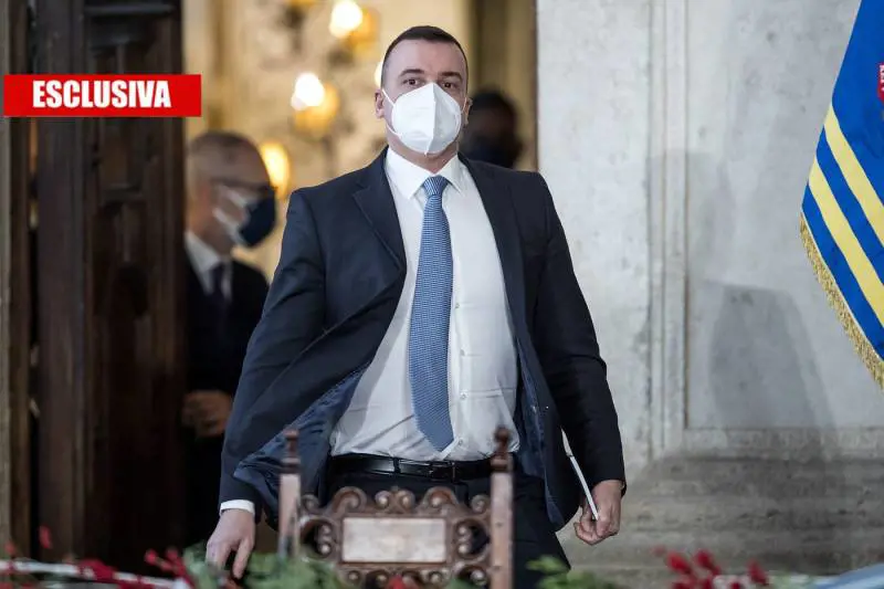 Tutte le colpe di Casalino: "Perché tutti lo odiano..."
