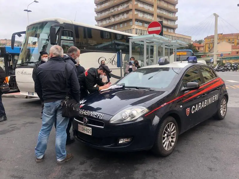 "Scendi, non hai il biglietto" Poi i pugni dello straniero ubriaco al controllore