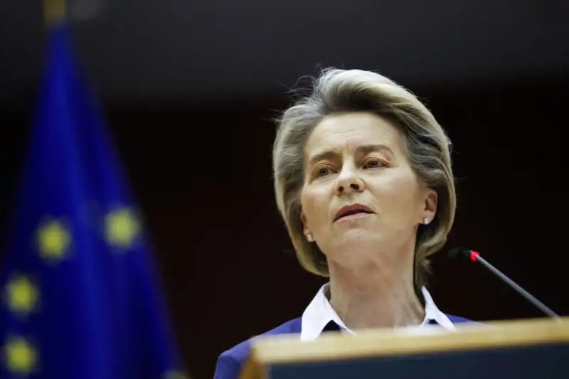 Von der Leyen: "Entro l'estate vaccineremo il 70% della popolazione"