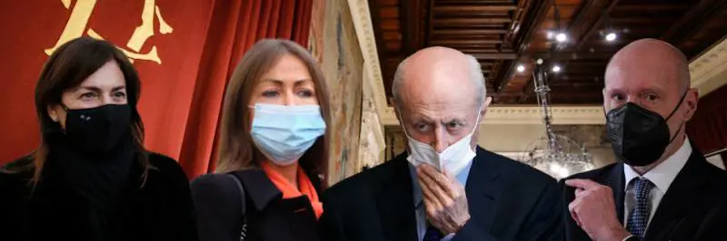 Dal gruppo dei costruttori a "umarell". I responsabili guardano il cantiere Draghi