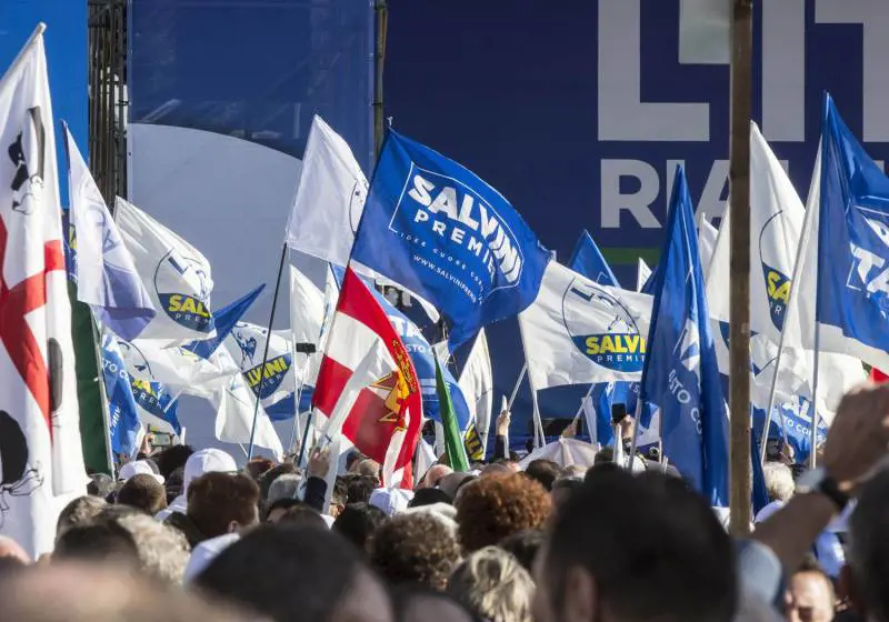 "Draghi è uno scherzo", "Via dal gruppo". Scontro tra Lega e Afd. Ma il Carroccio: "Nessun allontanamento"
