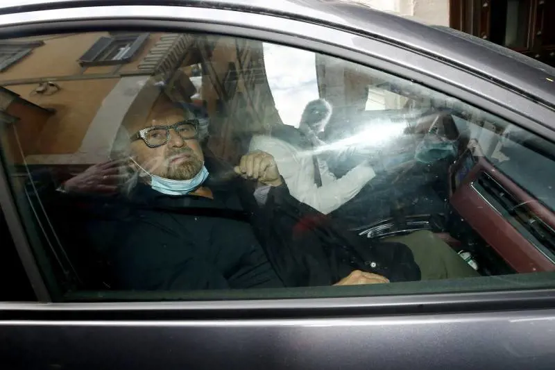 Grillo "spegne" la fronda Dibba: "Mario il supremo uno di noi"