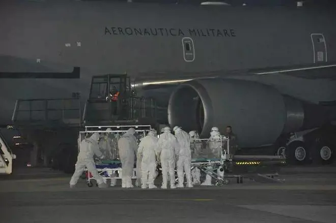 Quei 100 militari russi in più: cosa non torna nella missione voluta da Conte