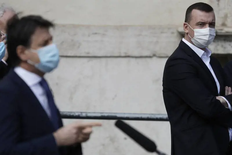 Casalino scarica senza pietà Conte: "Ora sono ubriaco di libertà, con lui lavoravo 23 ore"